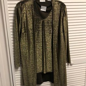 Gold 2 piece knit sleeveless blouse and jacket.  Dry clean only.